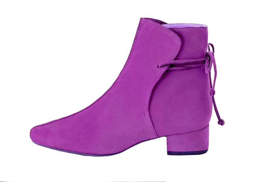 Mauve purple women's ankle boots with laces at the back. Round toe. Low block heels. Profile view - Florence KOOIJMAN